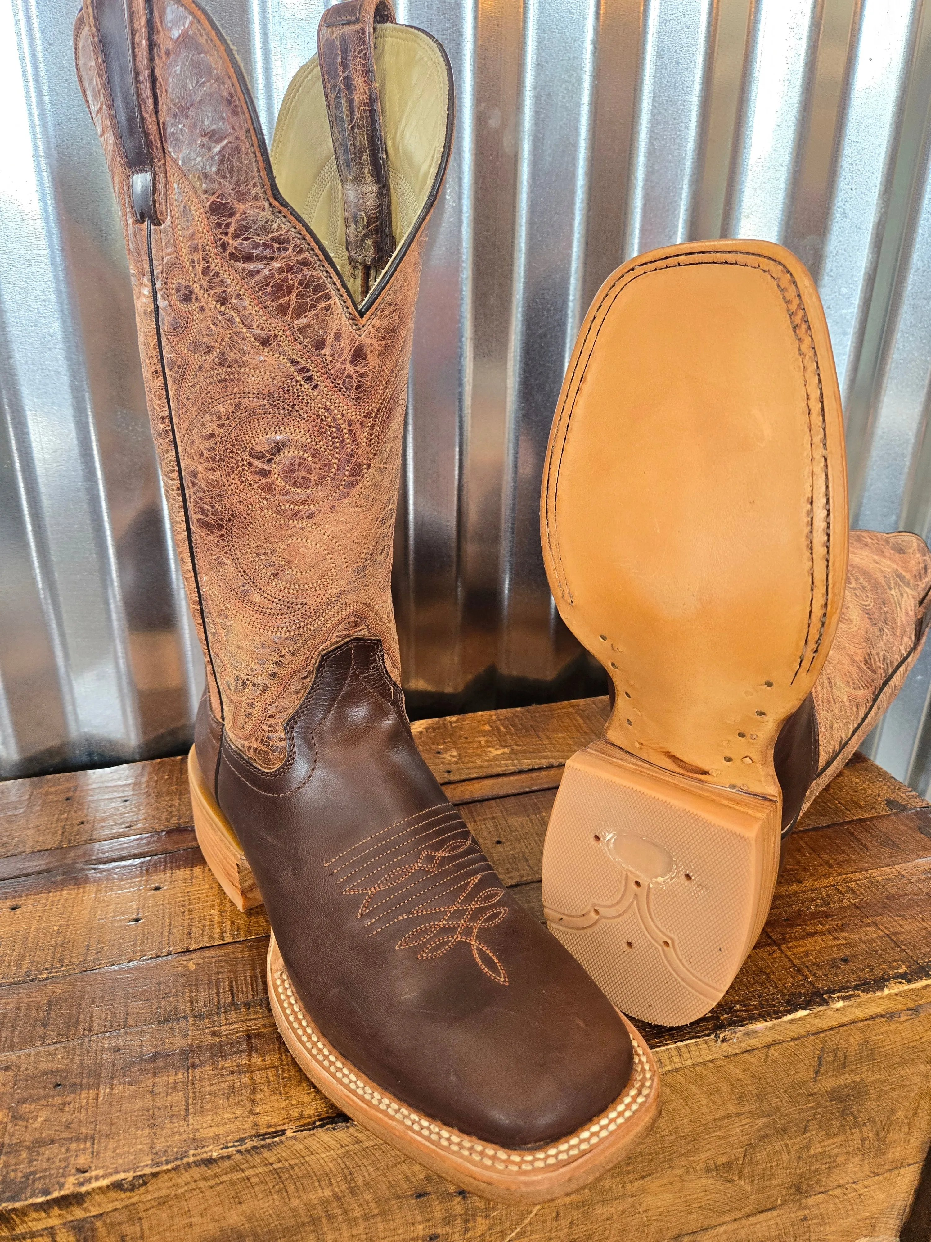 2116 Waxy Brown Cowhide Cognac Crater Top