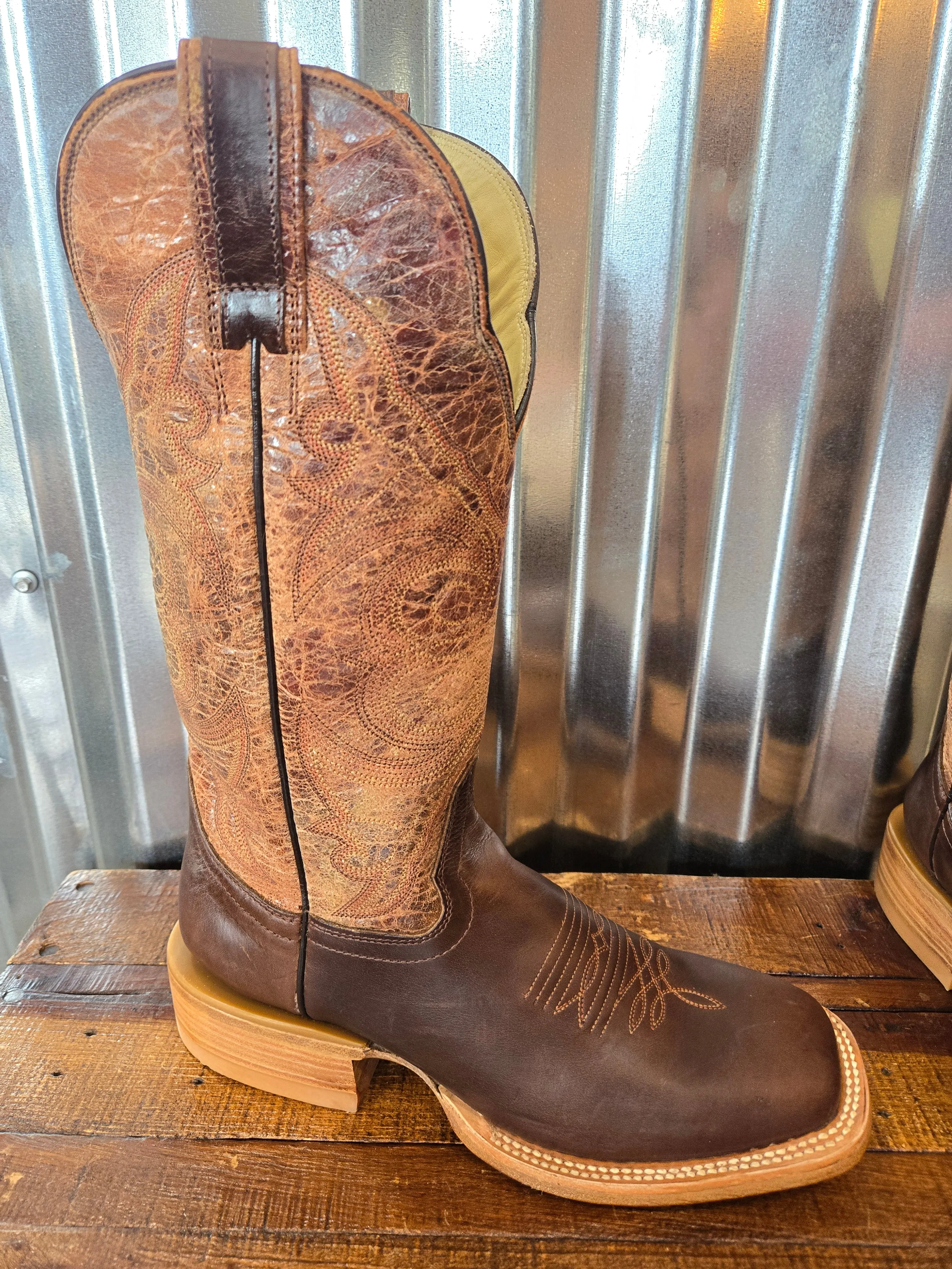 2116 Waxy Brown Cowhide Cognac Crater Top