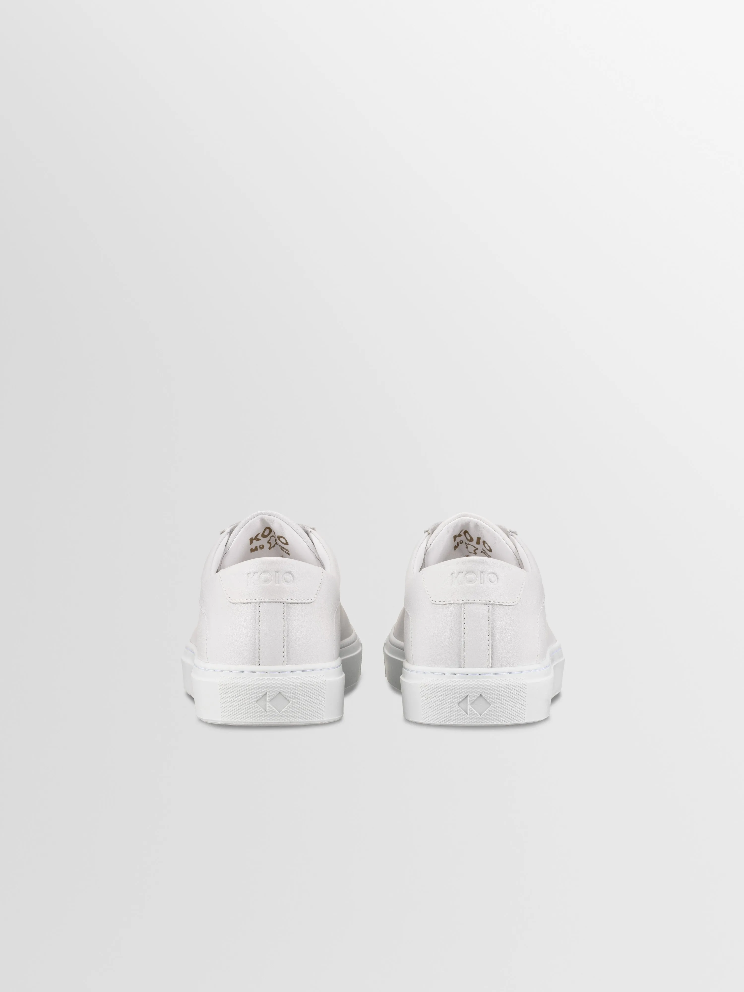 Capri in Triple White Rose Anvil