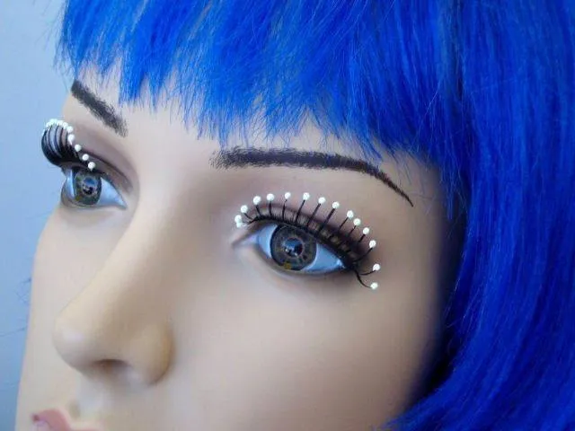 Droplets White False Eyelashes Black