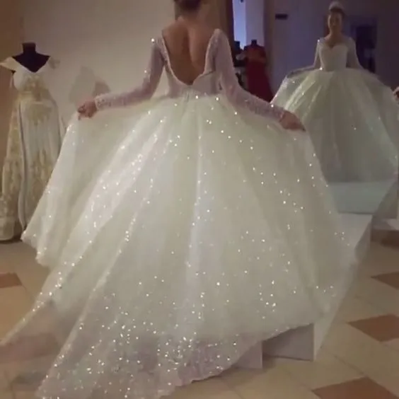 Gorgeous 2019 Wedding Dresses Sheer Long Sleeves Elegant V-Neck Bridal Ball Gowns Fashion