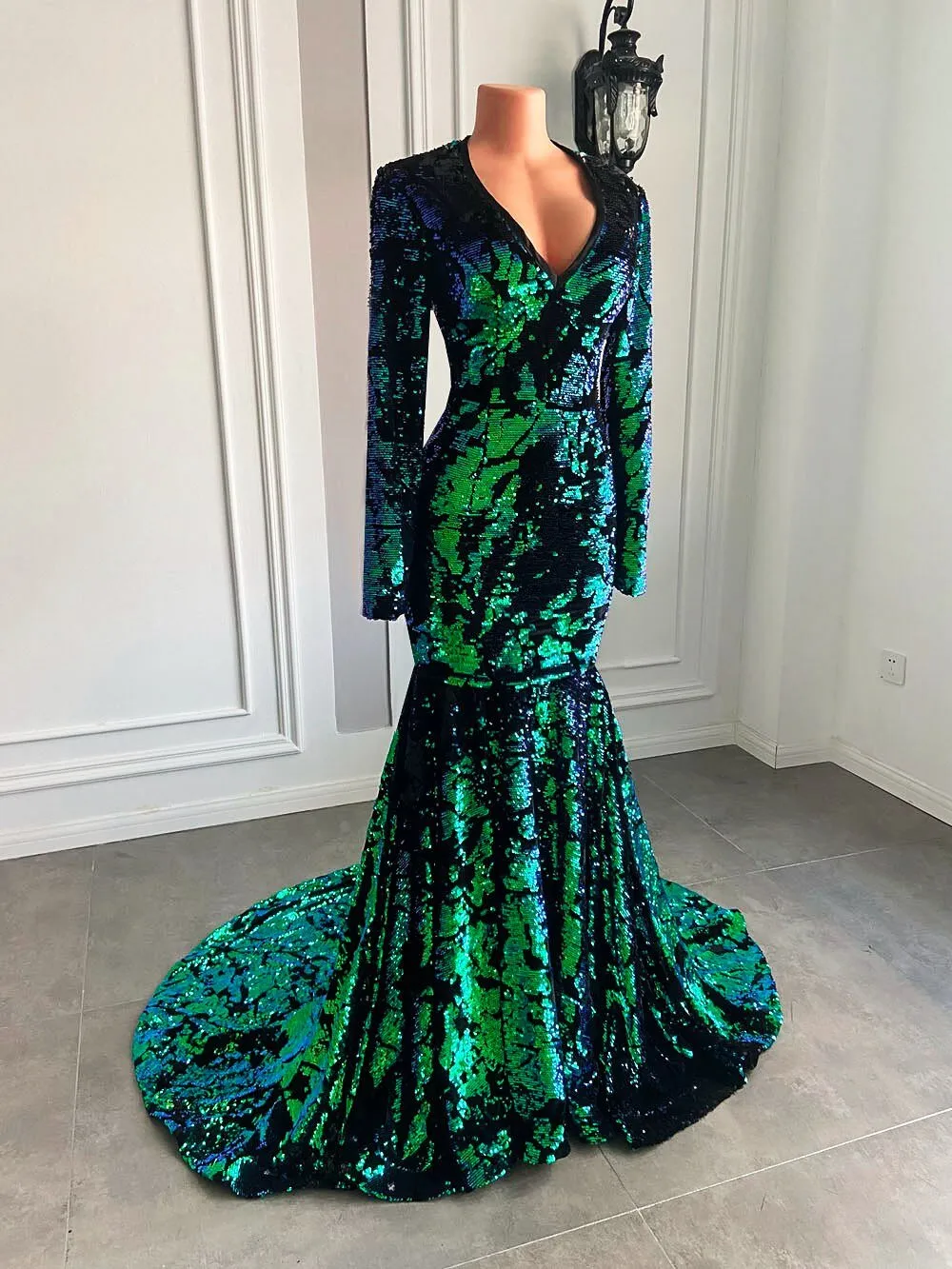 Mermaid Long Sleeve V-neck Sparkly Black and Green Prom Gowns