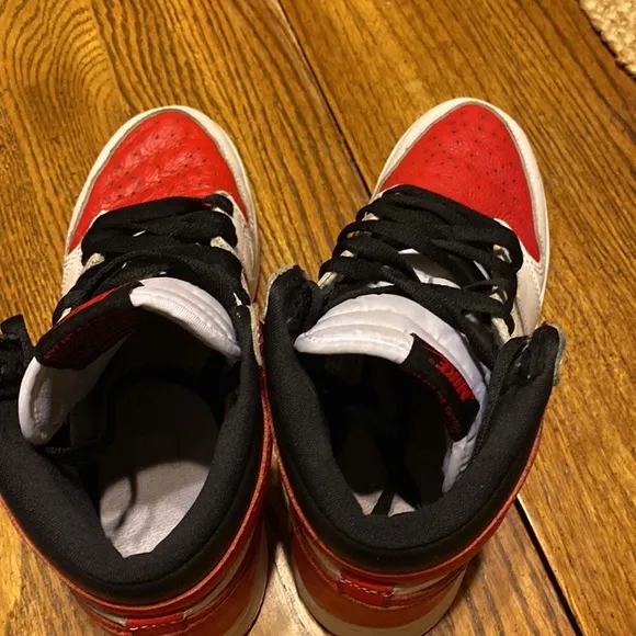 Nike air Jordan 1 size 6 youth or 7.5 women’s high tops.