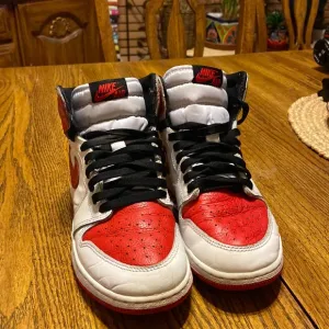 Nike air Jordan 1 size 6 youth or 7.5 women’s high tops.