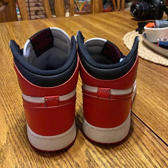 Nike air Jordan 1 size 6 youth or 7.5 women’s high tops.