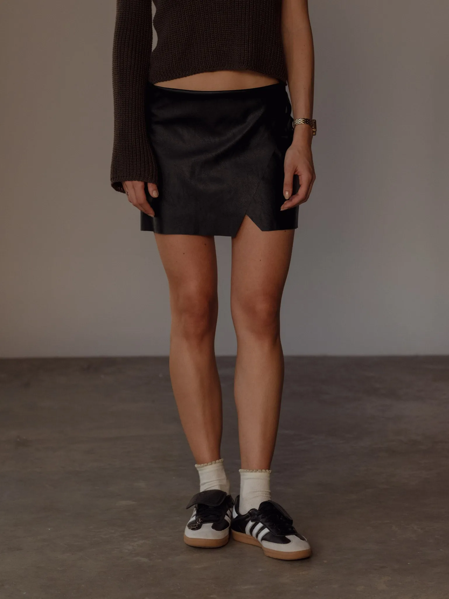 OPEN LEATHER MINI SKIRT - BLACK