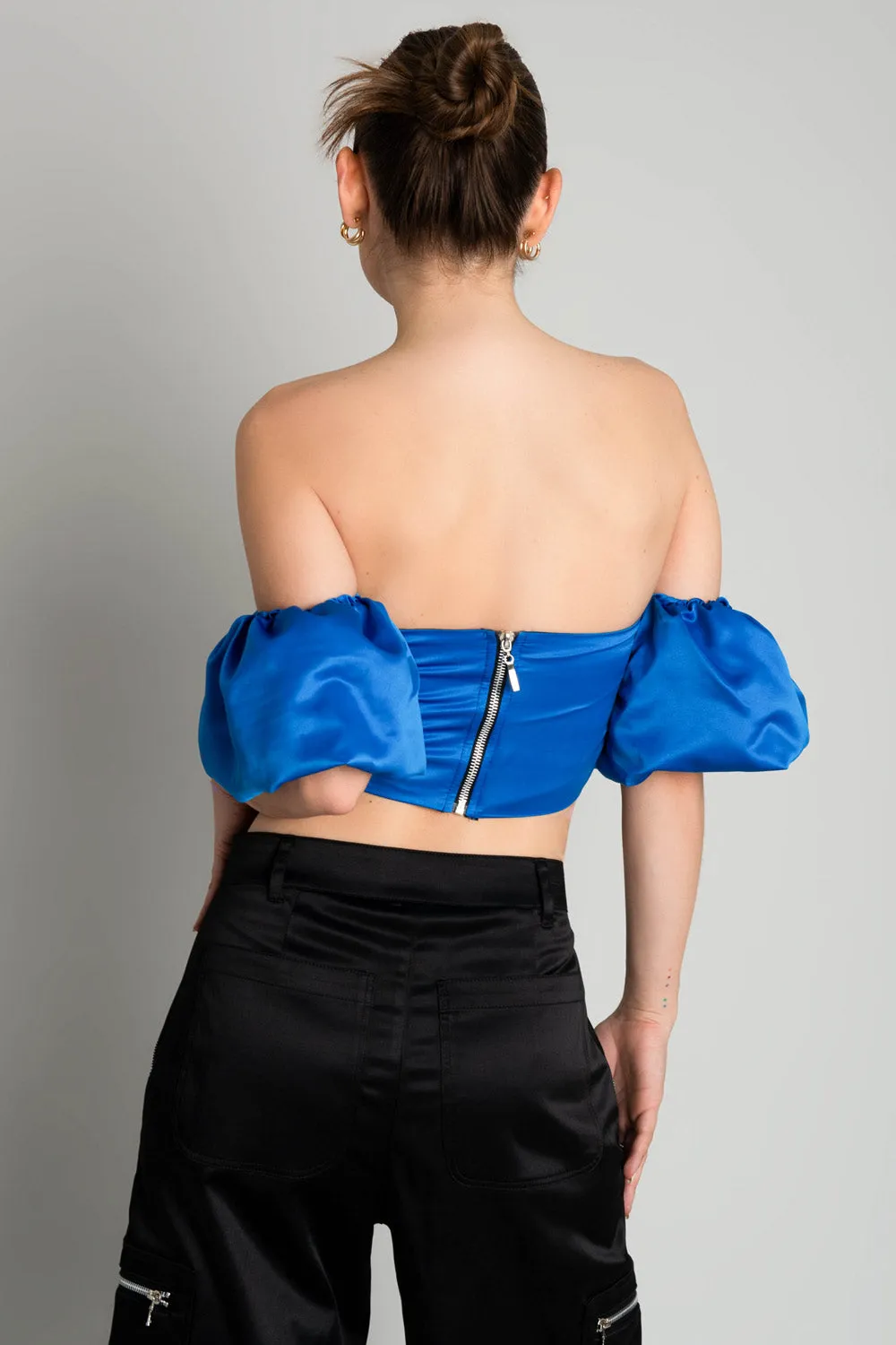 Top corset satinado manga corta escote plisado