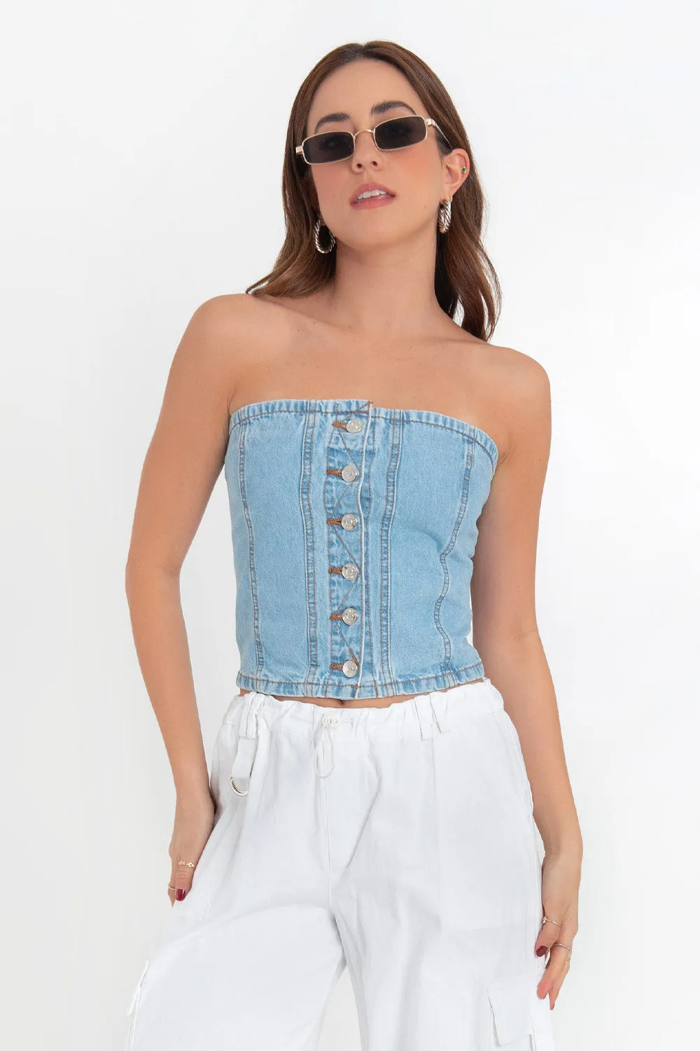 Top tubo de denim con botones contraste