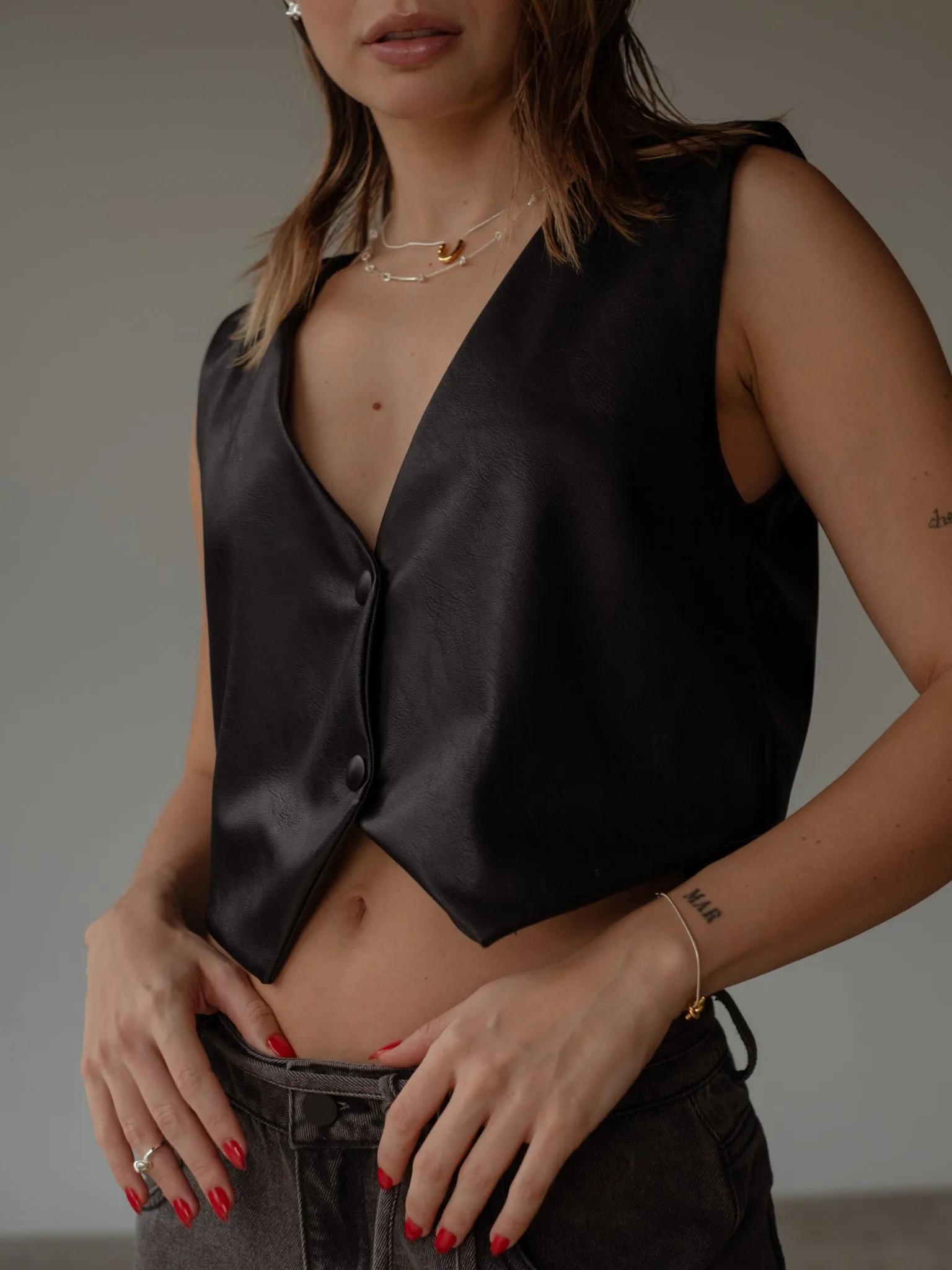 VEGAN LEATHER VEST - BLACK