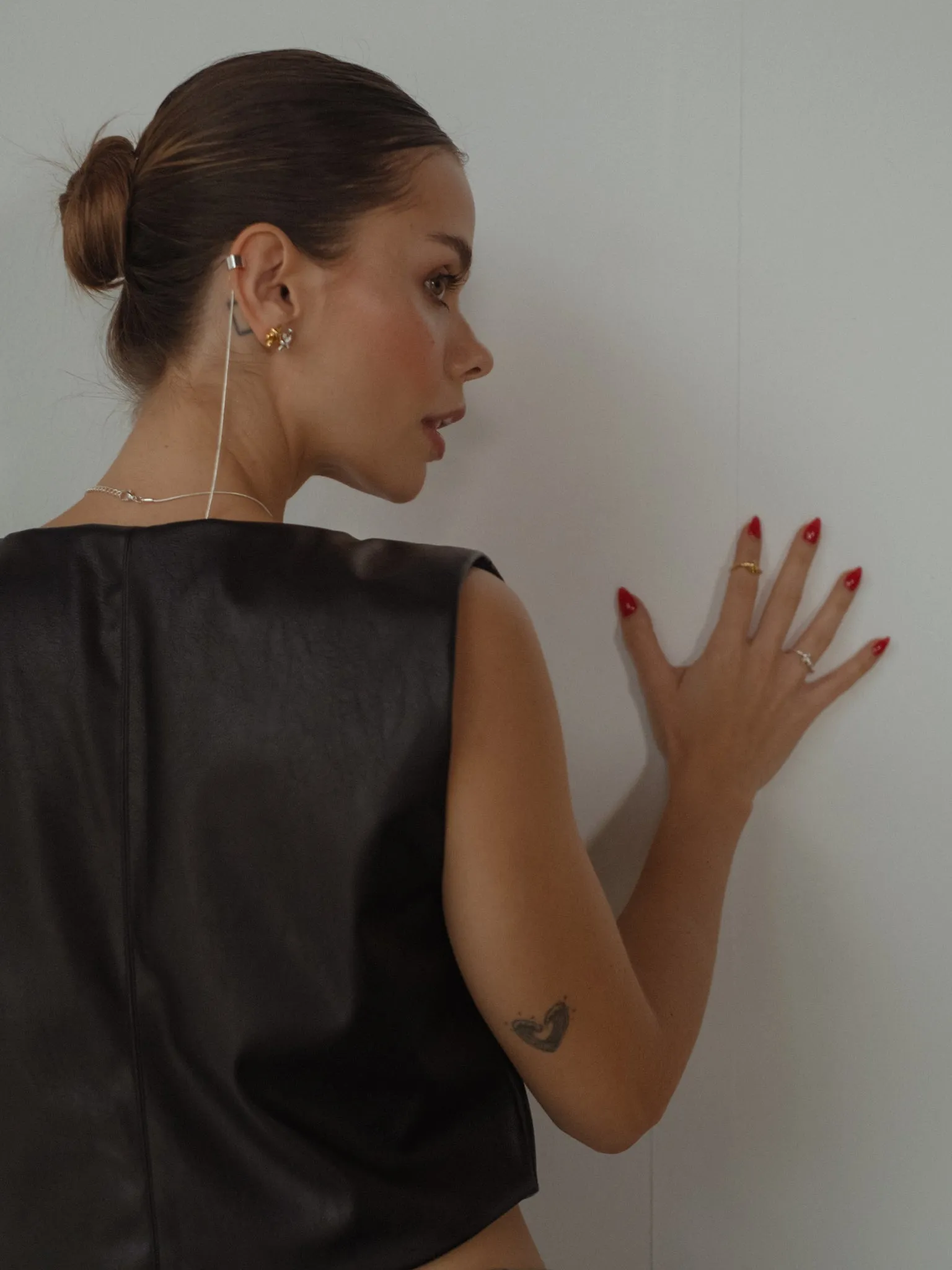 VEGAN LEATHER VEST - BLACK