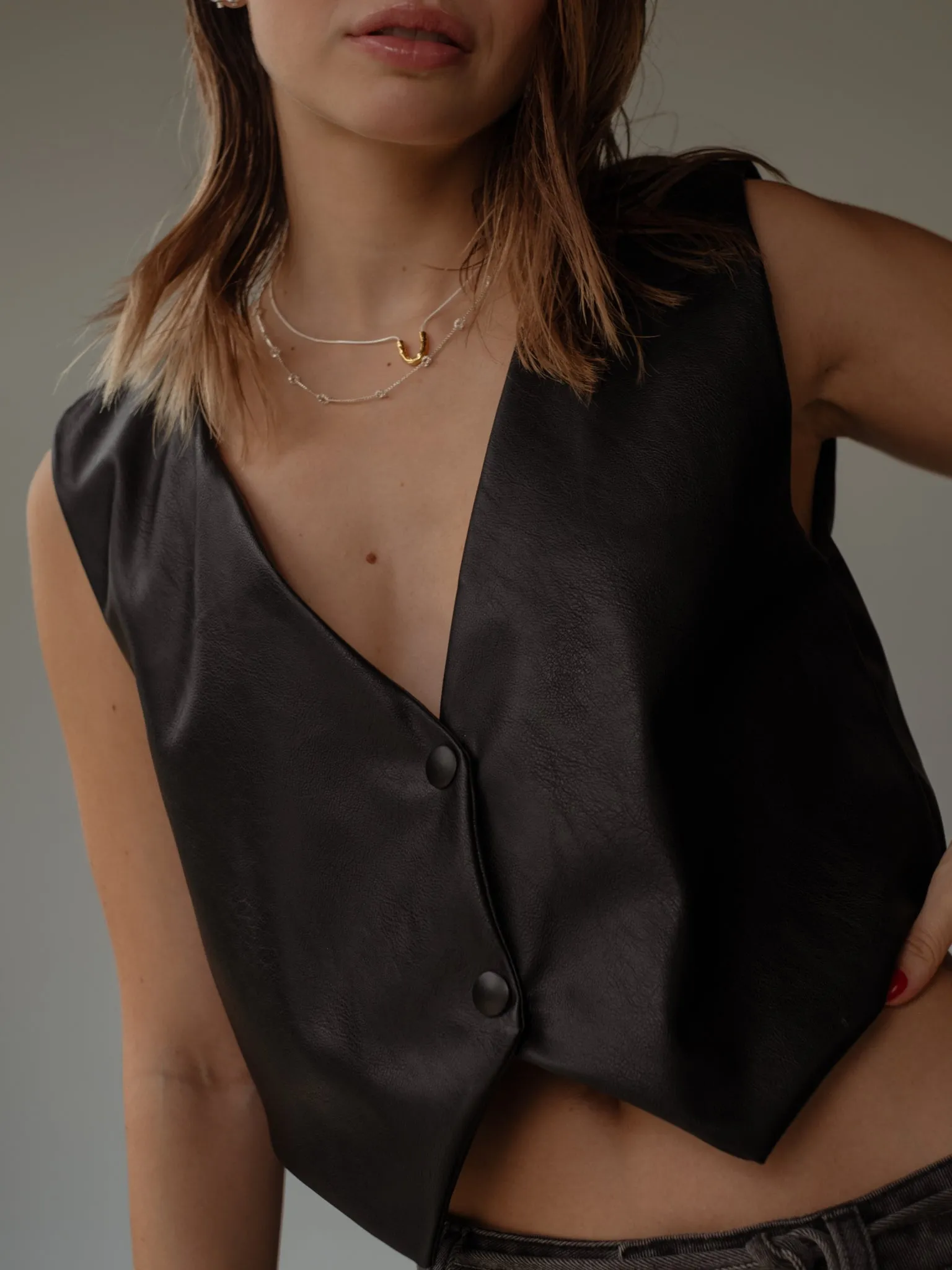 VEGAN LEATHER VEST - BLACK