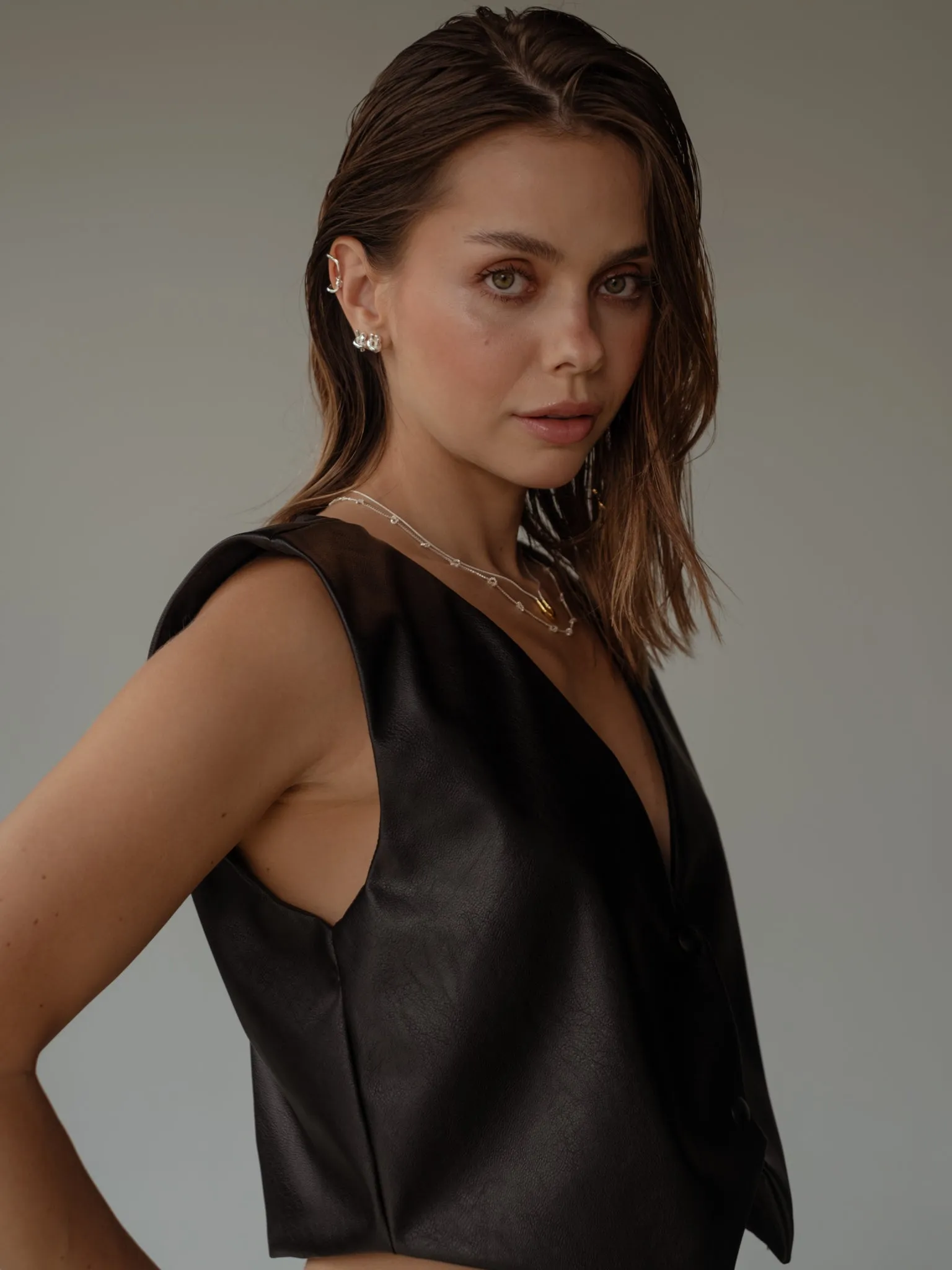 VEGAN LEATHER VEST - BLACK