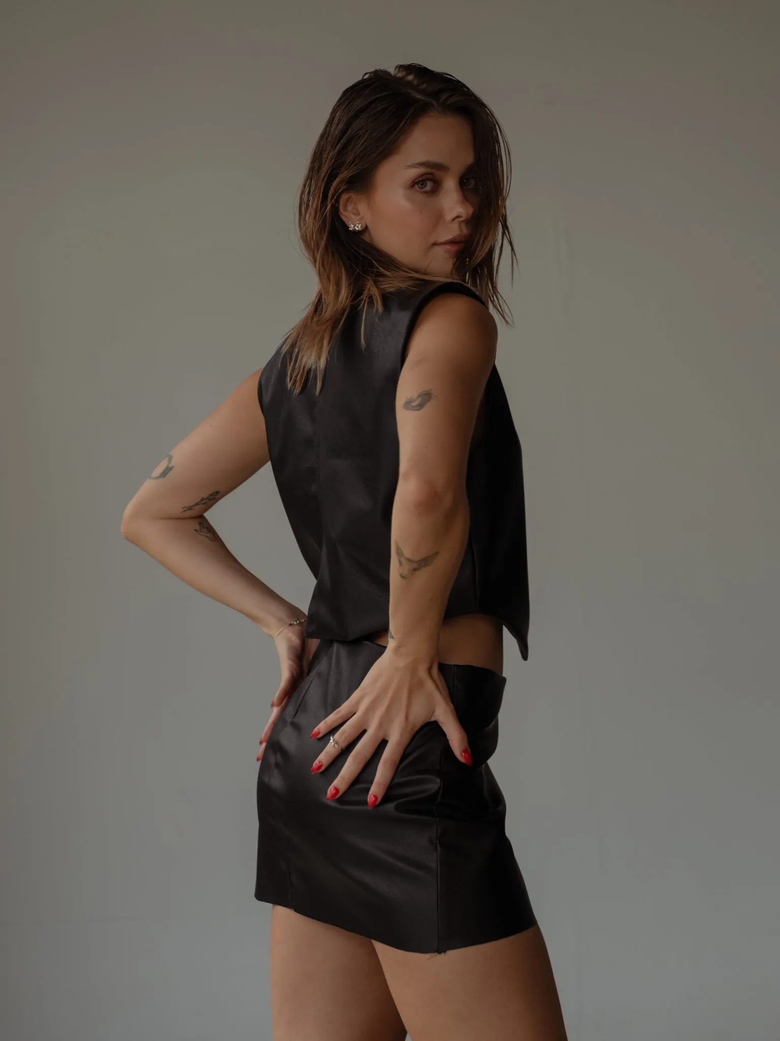 VEGAN LEATHER VEST - BLACK
